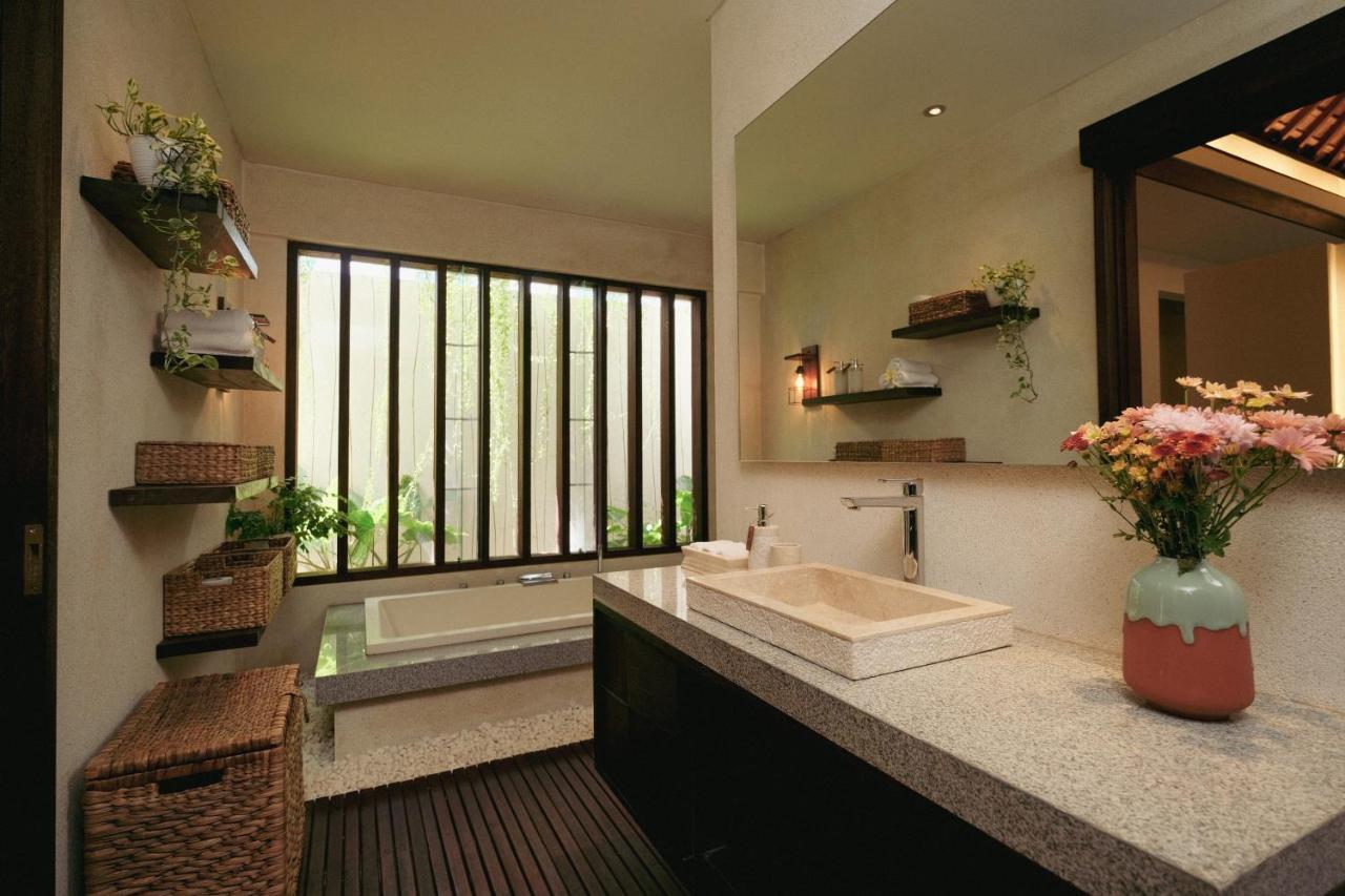 Sunset Palms Beach Villa Jimbaran Exterior foto